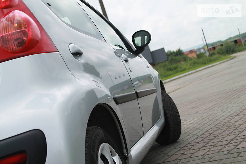 Хетчбек Peugeot 107 2011 в Дрогобичі