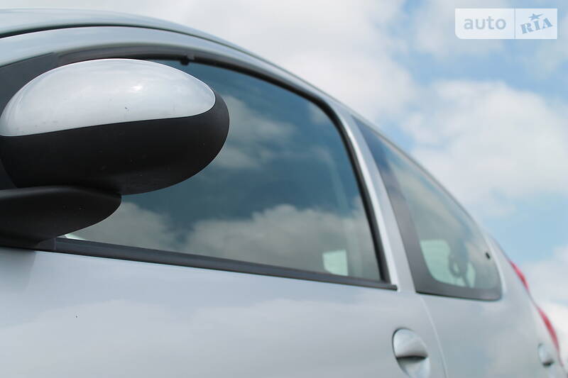 Хетчбек Peugeot 107 2011 в Дрогобичі