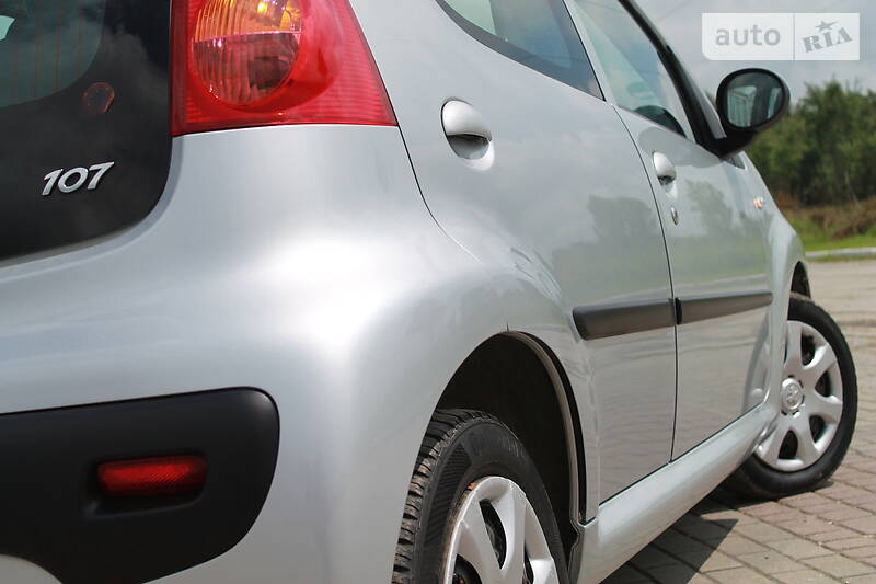 Хетчбек Peugeot 107 2011 в Дрогобичі