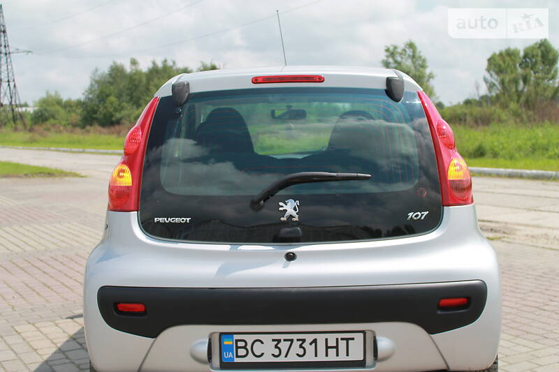 Хетчбек Peugeot 107 2011 в Дрогобичі