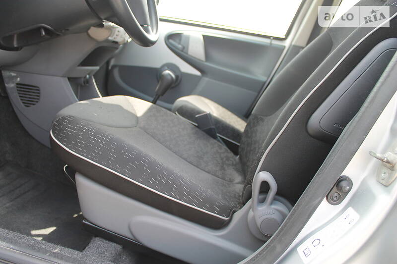 Хетчбек Peugeot 107 2011 в Дрогобичі