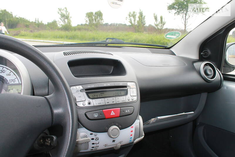 Хетчбек Peugeot 107 2011 в Дрогобичі