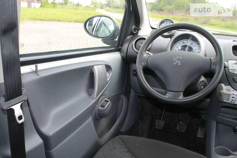 Хетчбек Peugeot 107 2011 в Дрогобичі