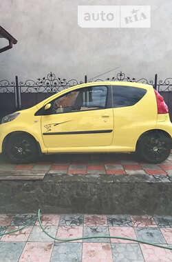 Хетчбек Peugeot 107 2006 в 