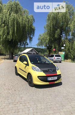Хетчбек Peugeot 107 2006 в 