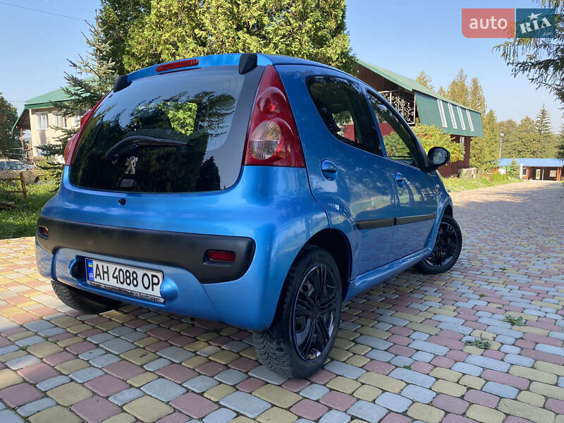 Хэтчбек Peugeot 107 2006 в Галиче