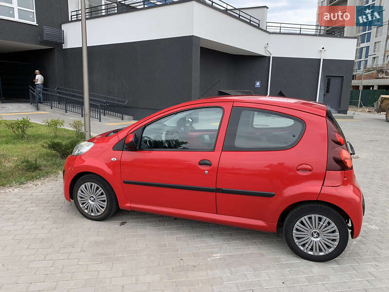 Хэтчбек Peugeot 107 2012 в Киеве
