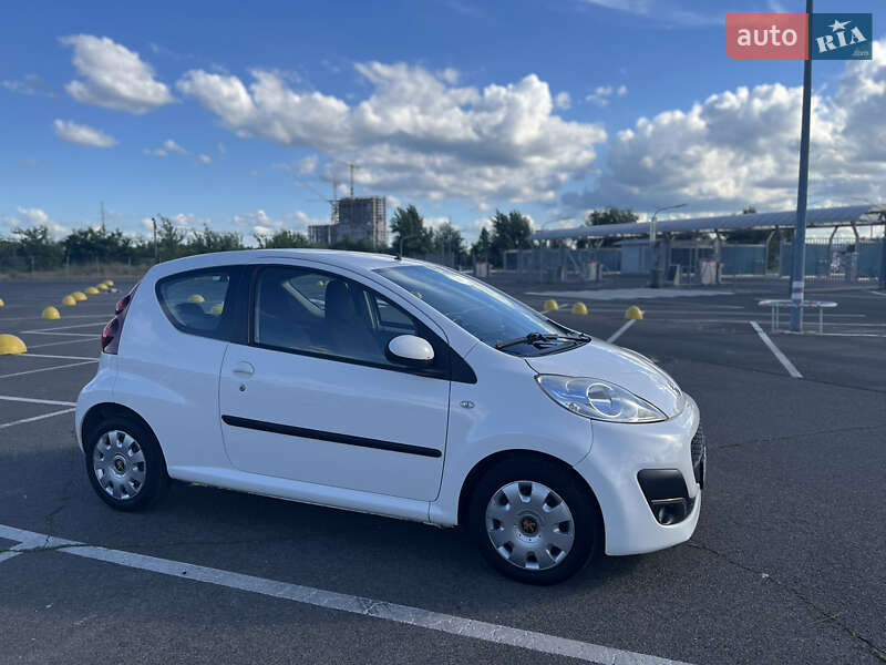 Хэтчбек Peugeot 107 2012 в Киеве