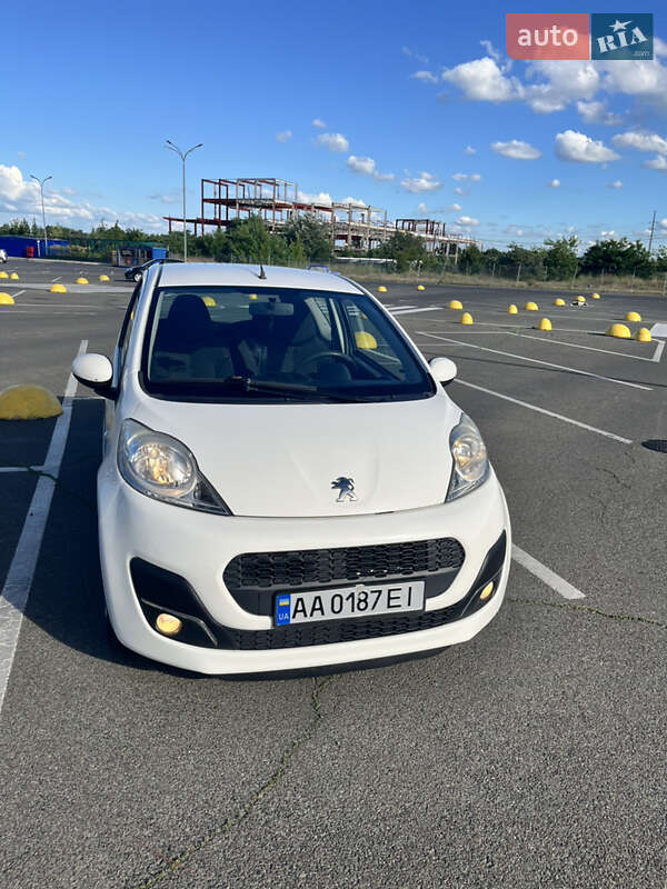 Хэтчбек Peugeot 107 2012 в Киеве