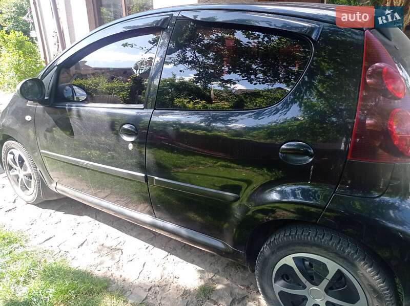Хетчбек Peugeot 107 2013 в Бурштині