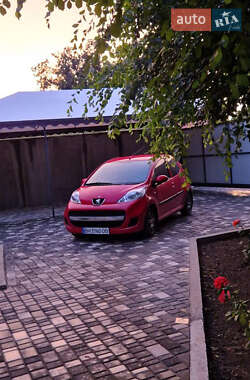Хетчбек Peugeot 107 2011 в 