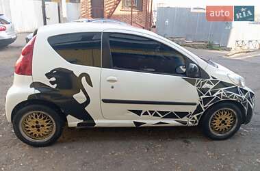 Хэтчбек Peugeot 107 2010 в 
