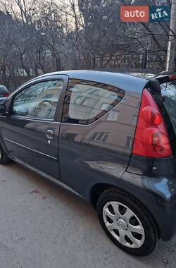 Хэтчбек Peugeot 107 2012 в 
