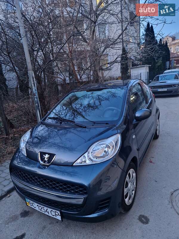 Хэтчбек Peugeot 107 2012 в 