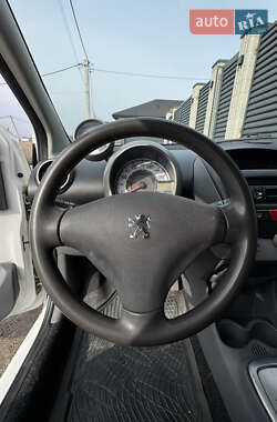 Хетчбек Peugeot 107 2011 в Дніпрі