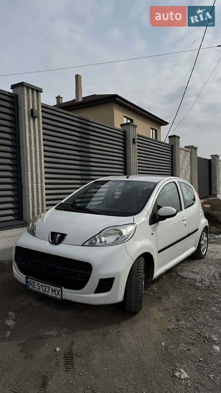 Хетчбек Peugeot 107 2011 в Дніпрі