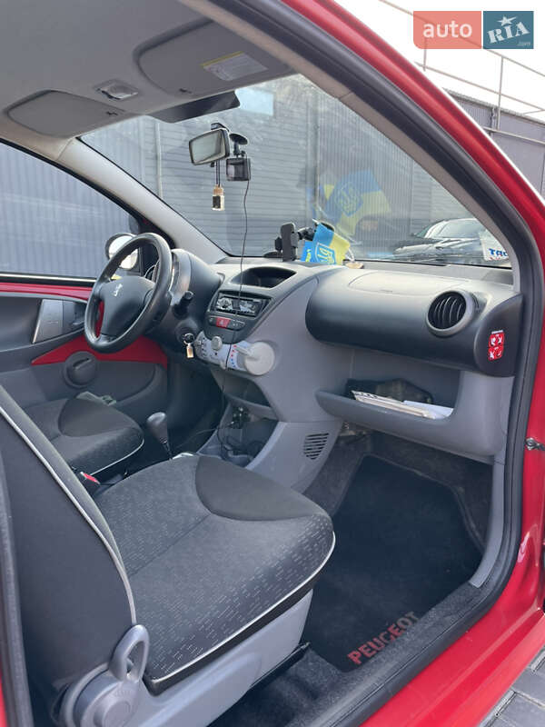 Хетчбек Peugeot 107 2011 в Кропивницькому