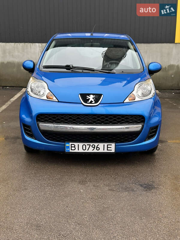Хетчбек Peugeot 107 2011 в 