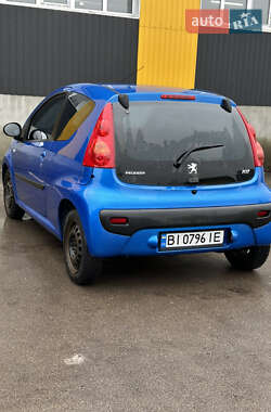 Хетчбек Peugeot 107 2011 в 