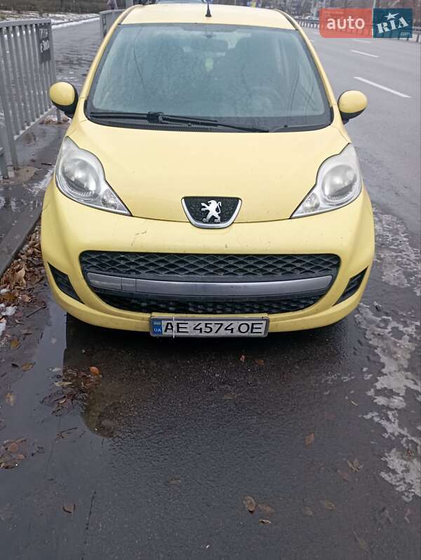 Хетчбек Peugeot 107 2011 в Дніпрі