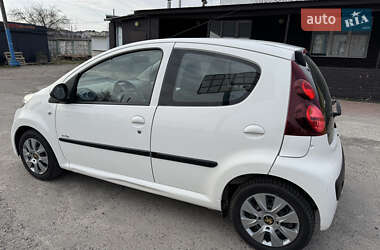 Хетчбек Peugeot 107 2012 в 