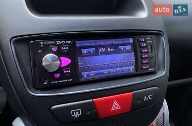 Хетчбек Peugeot 107 2013 в 
