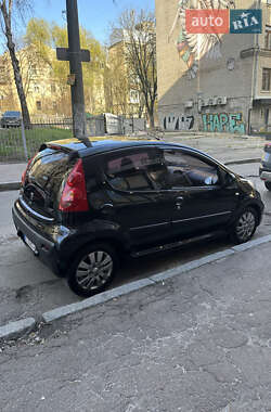 Хэтчбек Peugeot 107 2011 в 