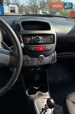 Хетчбек Peugeot 107 2012 в 