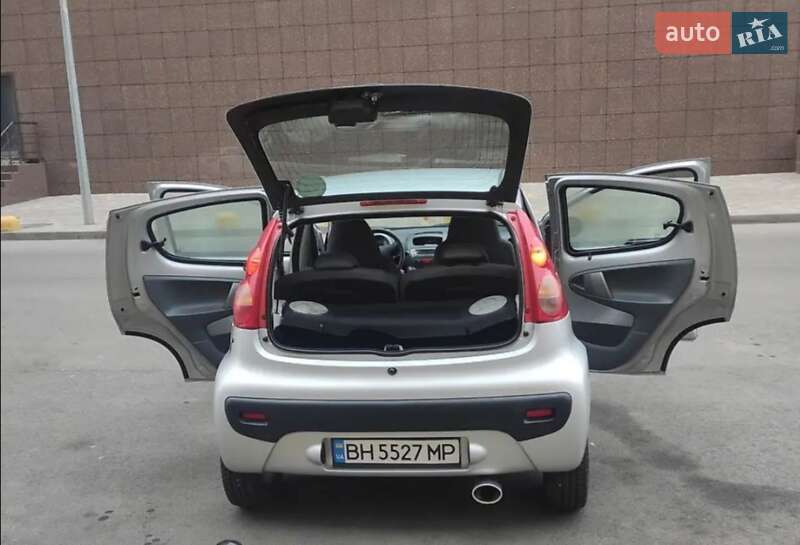 Хетчбек Peugeot 107 2008 в Подільську