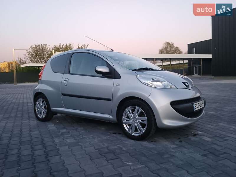 Хетчбек Peugeot 107 2008 в Кам'янець-Подільському