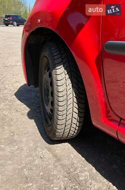 Хэтчбек Peugeot 107 2007 в 