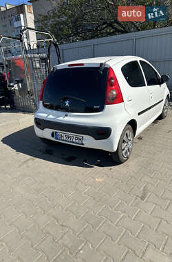 Хетчбек Peugeot 107 2011 в 