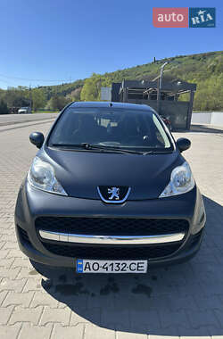 Хетчбек Peugeot 107 2010 в 