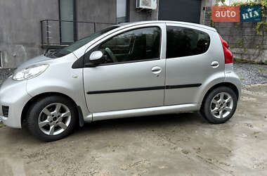 Хетчбек Peugeot 107 2011 в 