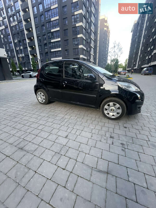 Хетчбек Peugeot 107 2013 в Івано-Франківську