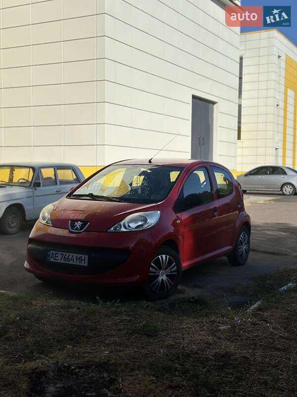Хетчбек Peugeot 107 2008 в 