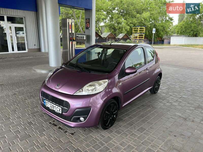 Хетчбек Peugeot 107 2012 в 