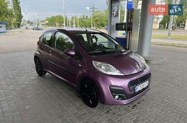 Хетчбек Peugeot 107 2012 в 