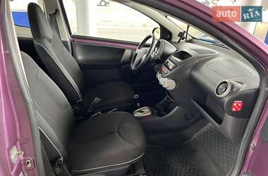 Хетчбек Peugeot 107 2012 в 