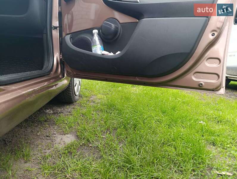 Хэтчбек Peugeot 107 2013 в Карловке