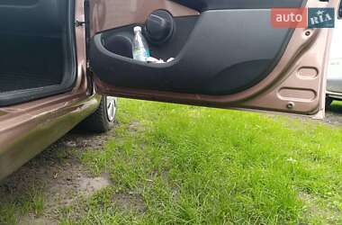 Хэтчбек Peugeot 107 2013 в 
