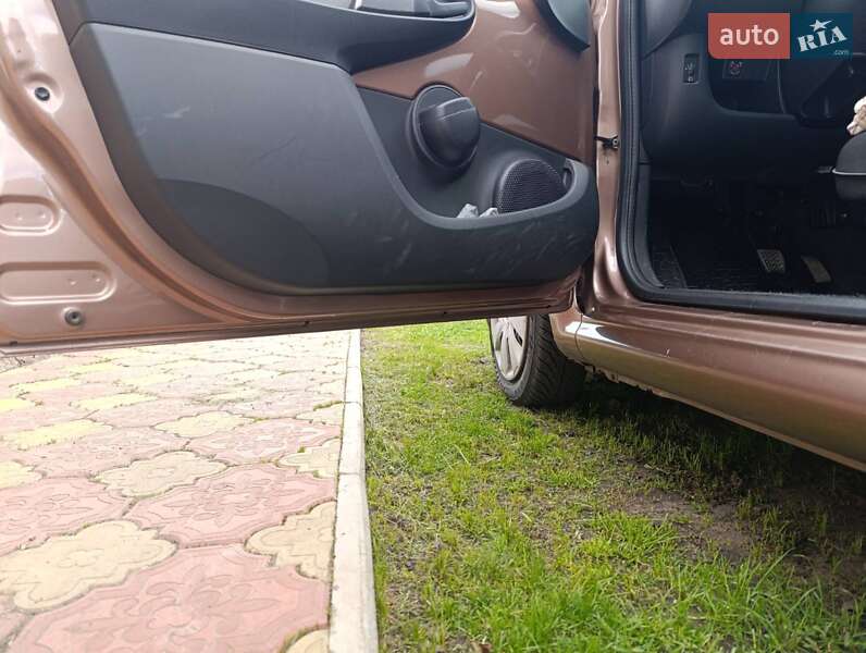 Хэтчбек Peugeot 107 2013 в Карловке