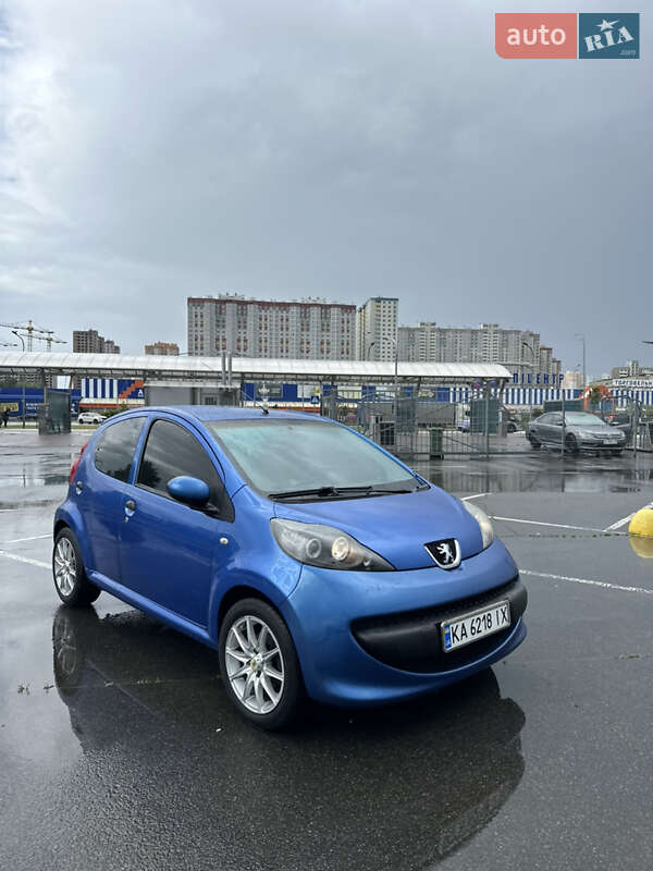 Хэтчбек Peugeot 107 2007 в 