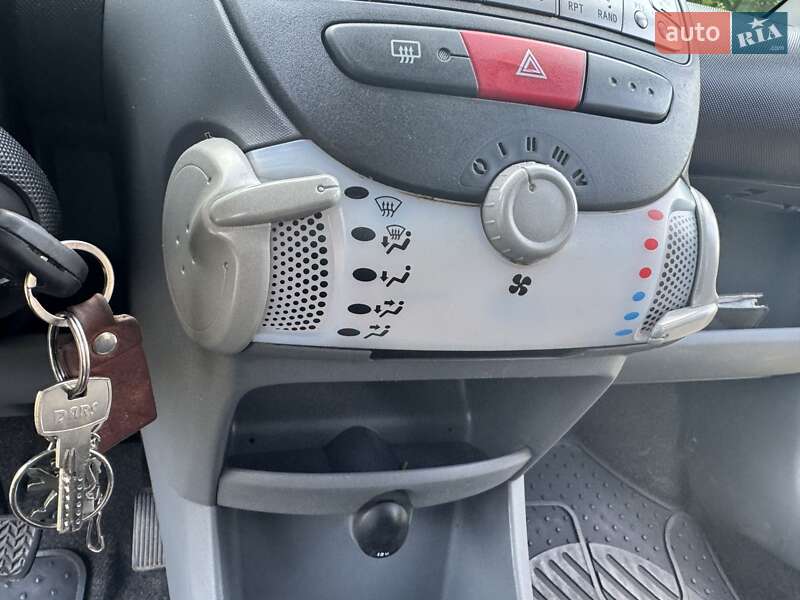 Хетчбек Peugeot 107 2011 в Дрогобичі