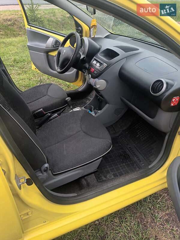 Хэтчбек Peugeot 107 2011 в Теребовле