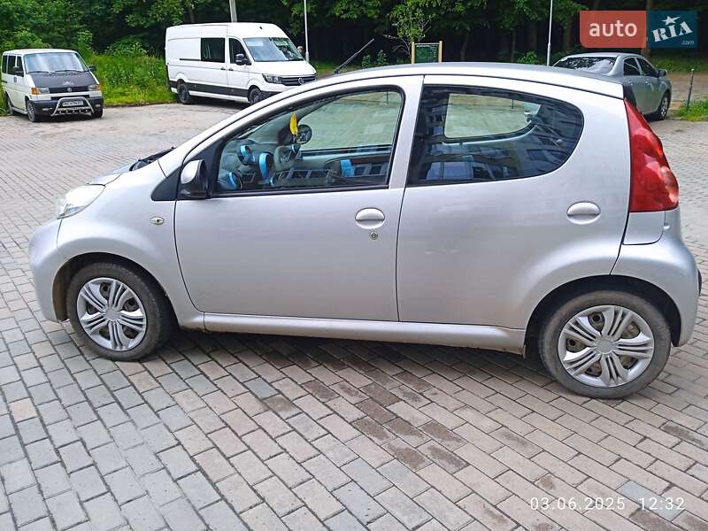 Хетчбек Peugeot 107 2010 в Жовкві