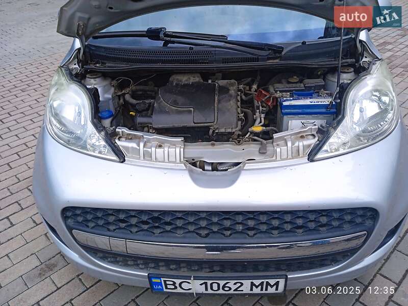 Хетчбек Peugeot 107 2010 в Жовкві