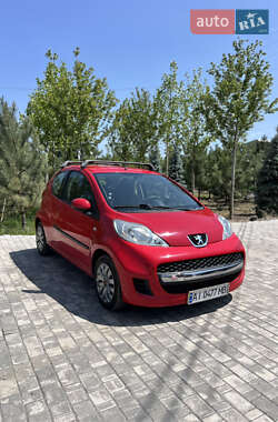 Хэтчбек Peugeot 107 2010 в 