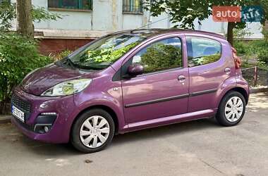 Хетчбек Peugeot 107 2014 в Дніпрі