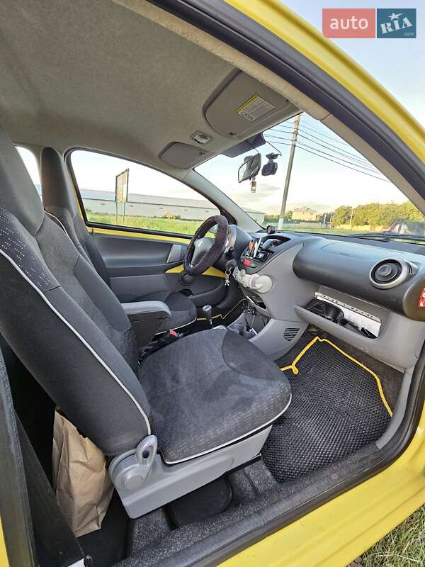 Хэтчбек Peugeot 107 2011 в Киеве